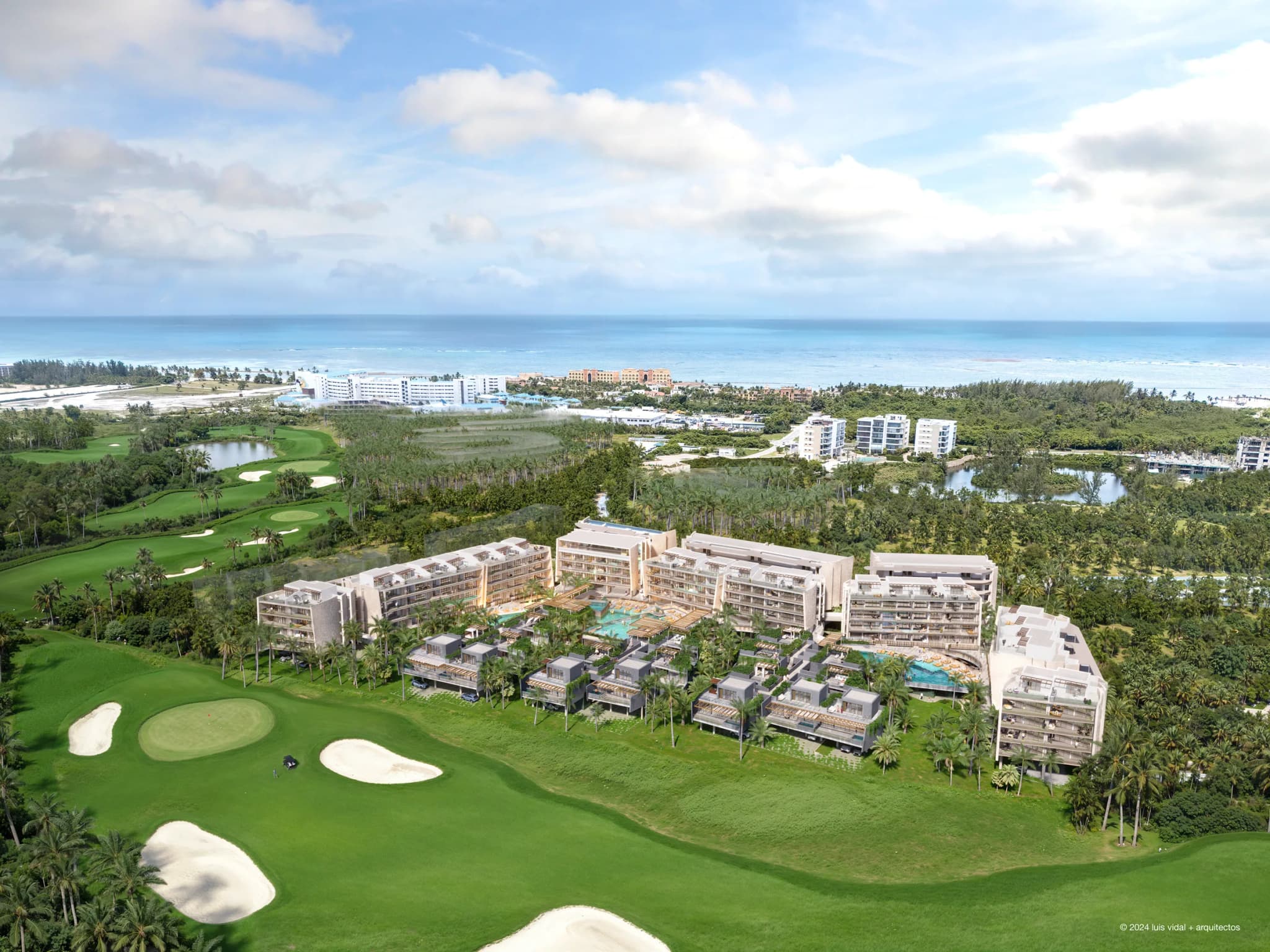 Vista aérea de Andara frente al campo de golf Las Iguanas, con la costa de Cap Cana al fondo