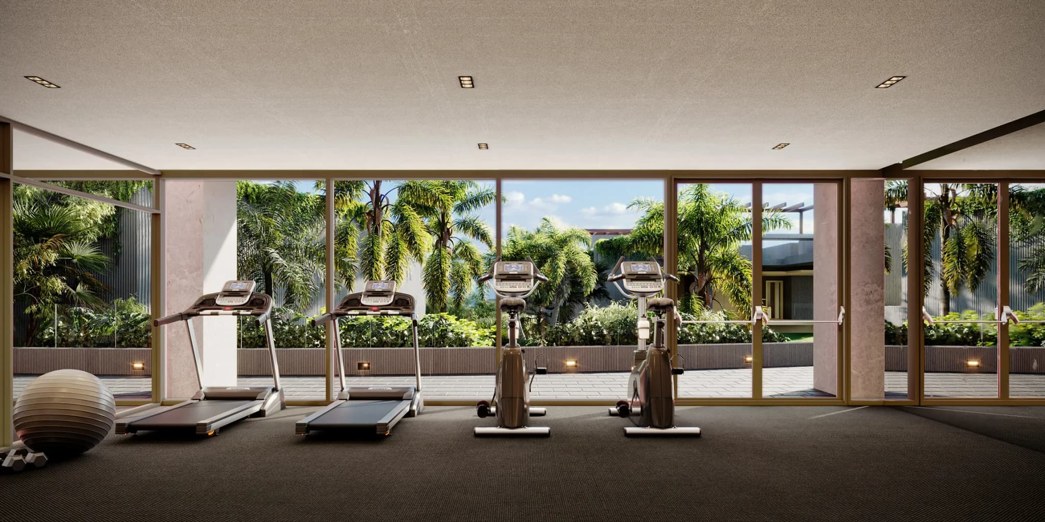 Gimnasio con ventanales hacia la vegetación