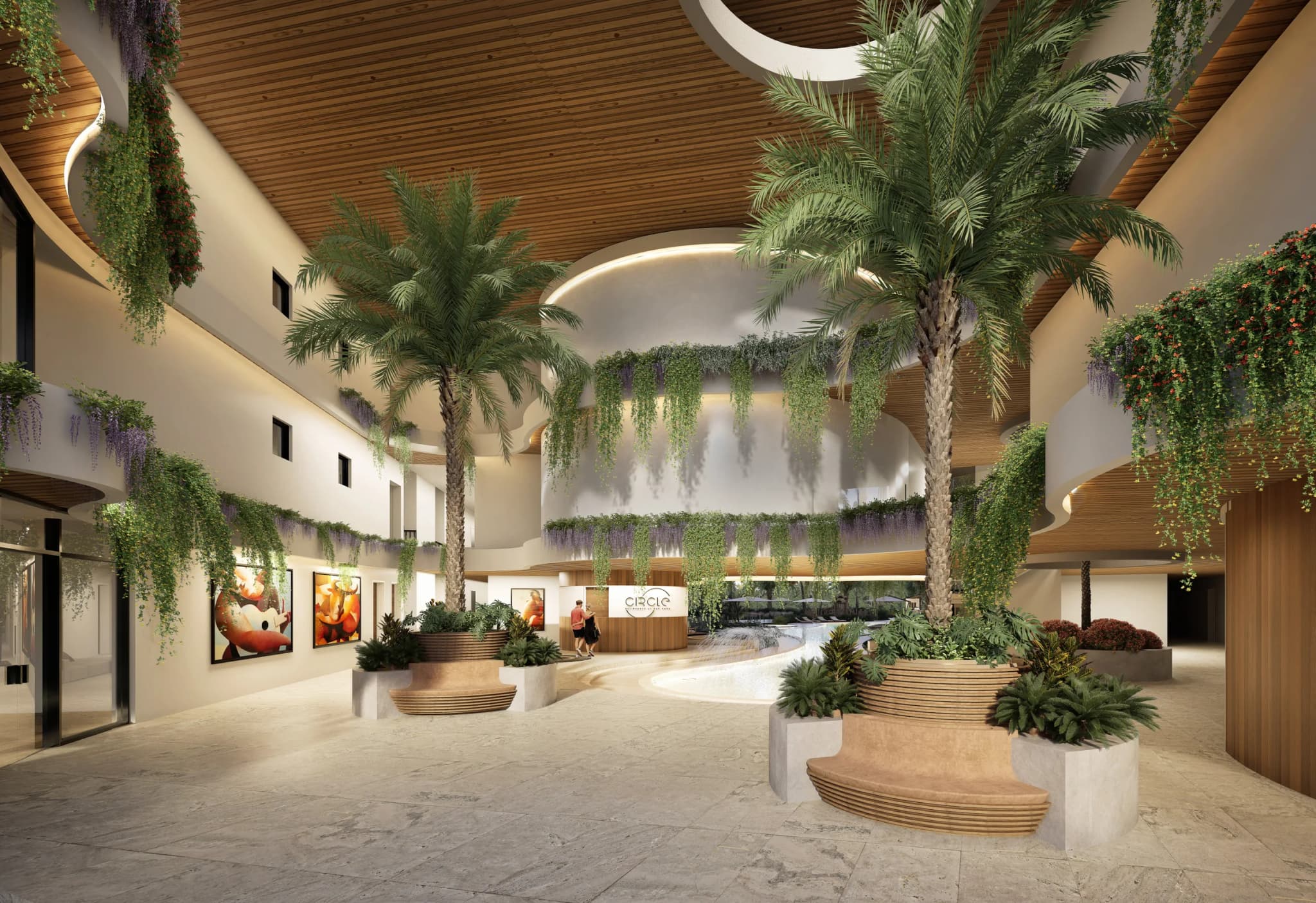 Lobby a doble altura con palmeras y jardineras colgantes